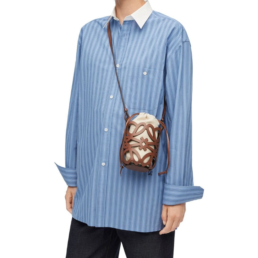 LOEWE POCKET WITH CUT OUT ANAGRAM IN CALFSKIN AND CLASSIC CANVAS - Image 6