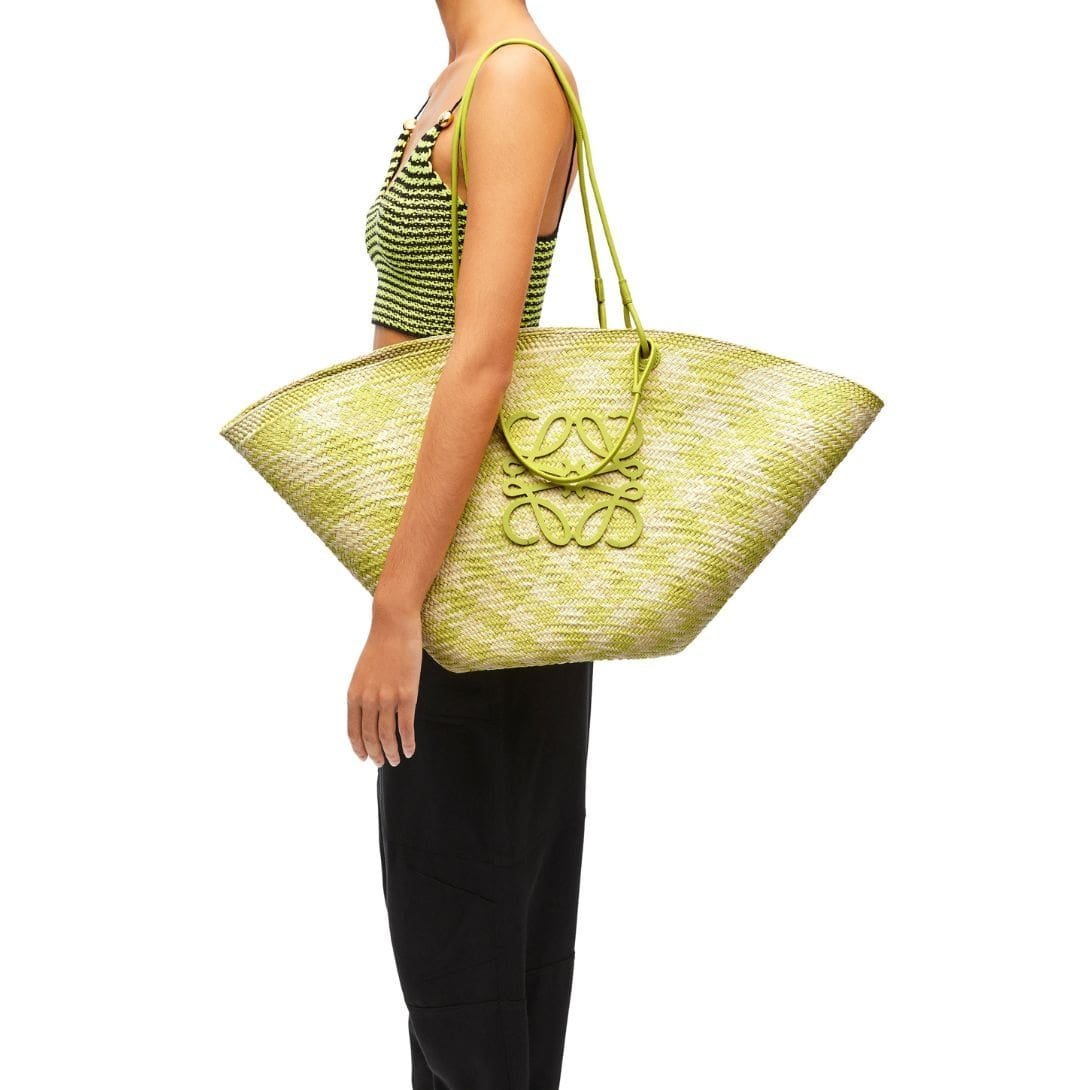 LOEWE LARGE ANAGRAM BASKET BAG IN IRACA PALM AND CALFSKIN - Image 7