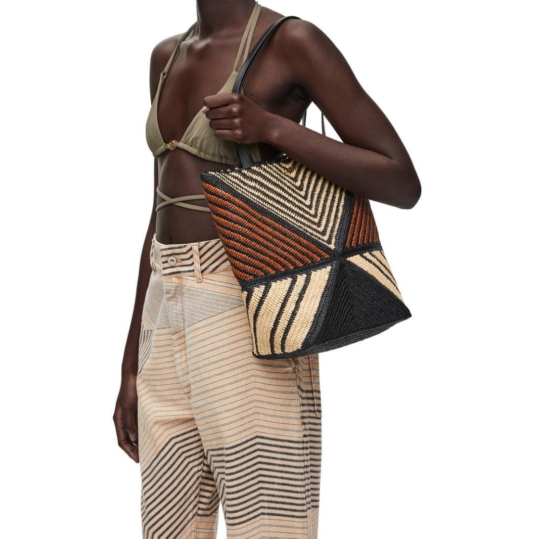 LOEWE PUZZLE FOLD TOTE BAG IN RAFFIA - Image 9