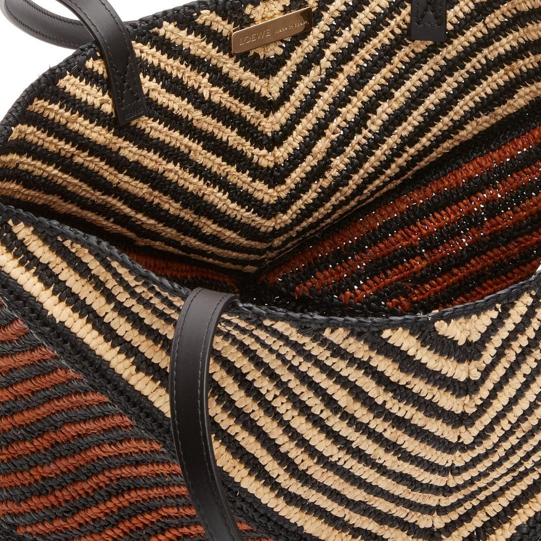 LOEWE PUZZLE FOLD TOTE BAG IN RAFFIA - Image 4