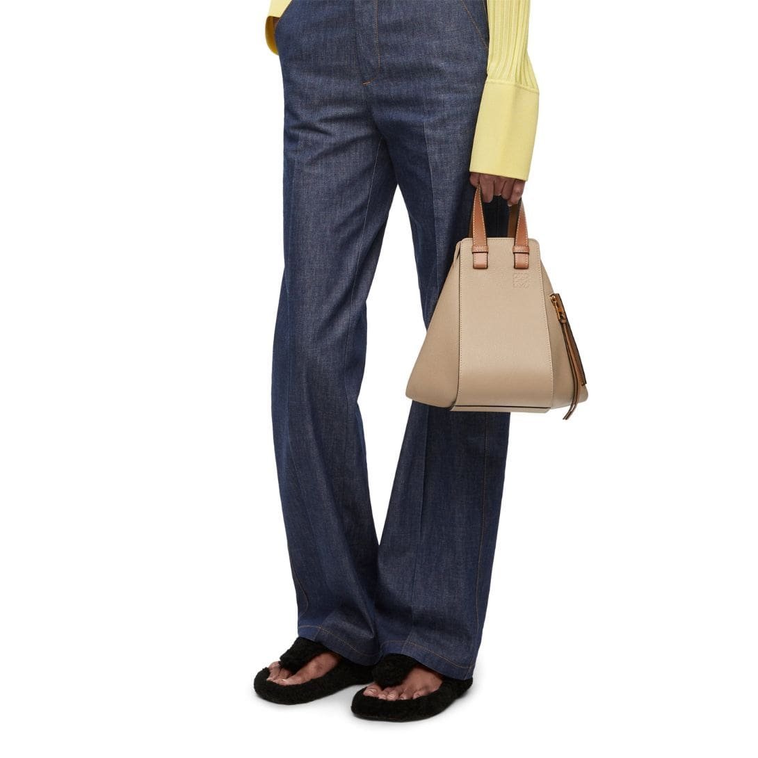 LOEWE SMALL HAMMOCK BAG IN SOFT GRAINED CALFSKIN - Image 10