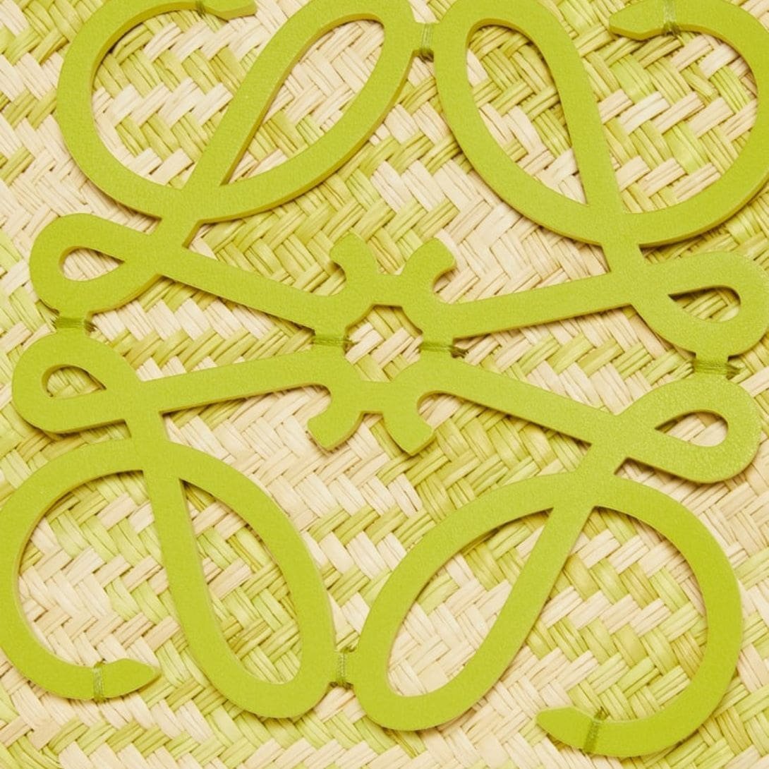 LOEWE LARGE ANAGRAM BASKET BAG IN IRACA PALM AND CALFSKIN - Image 4