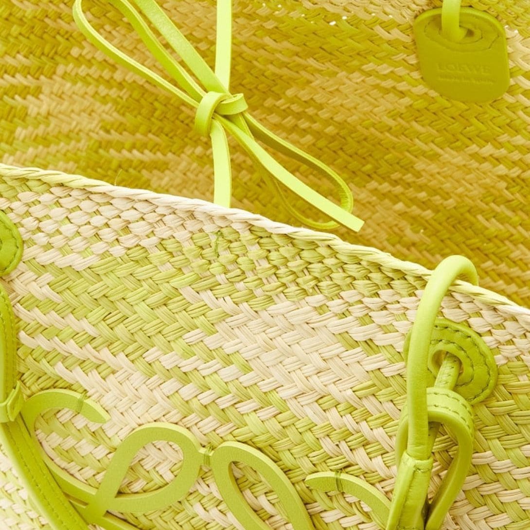 LOEWE LARGE ANAGRAM BASKET BAG IN IRACA PALM AND CALFSKIN - Image 5