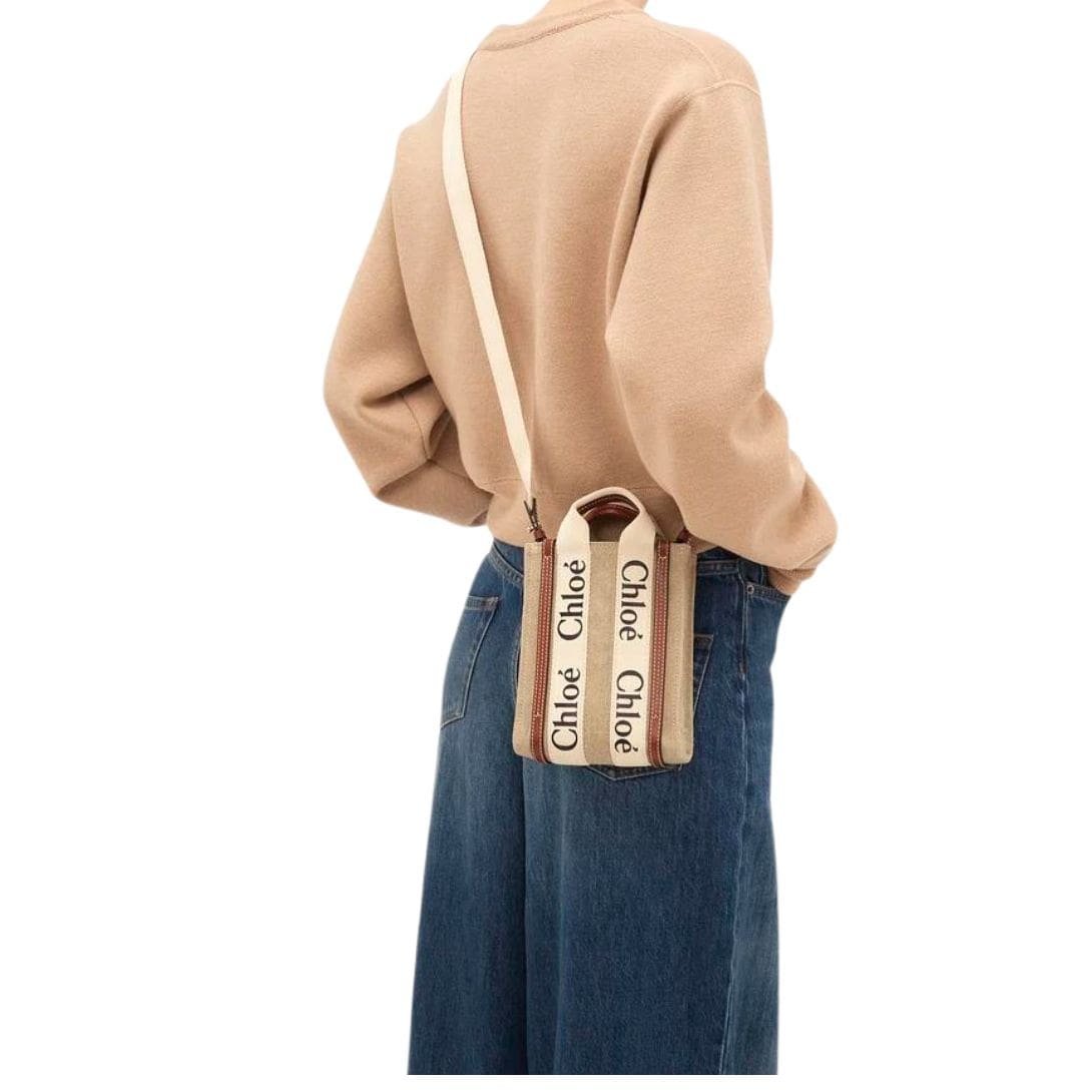 CHLOE MINI WOODY NORTH/SOUTH TOTE BAG IN LINEN WHITE & BROWN - Image 5