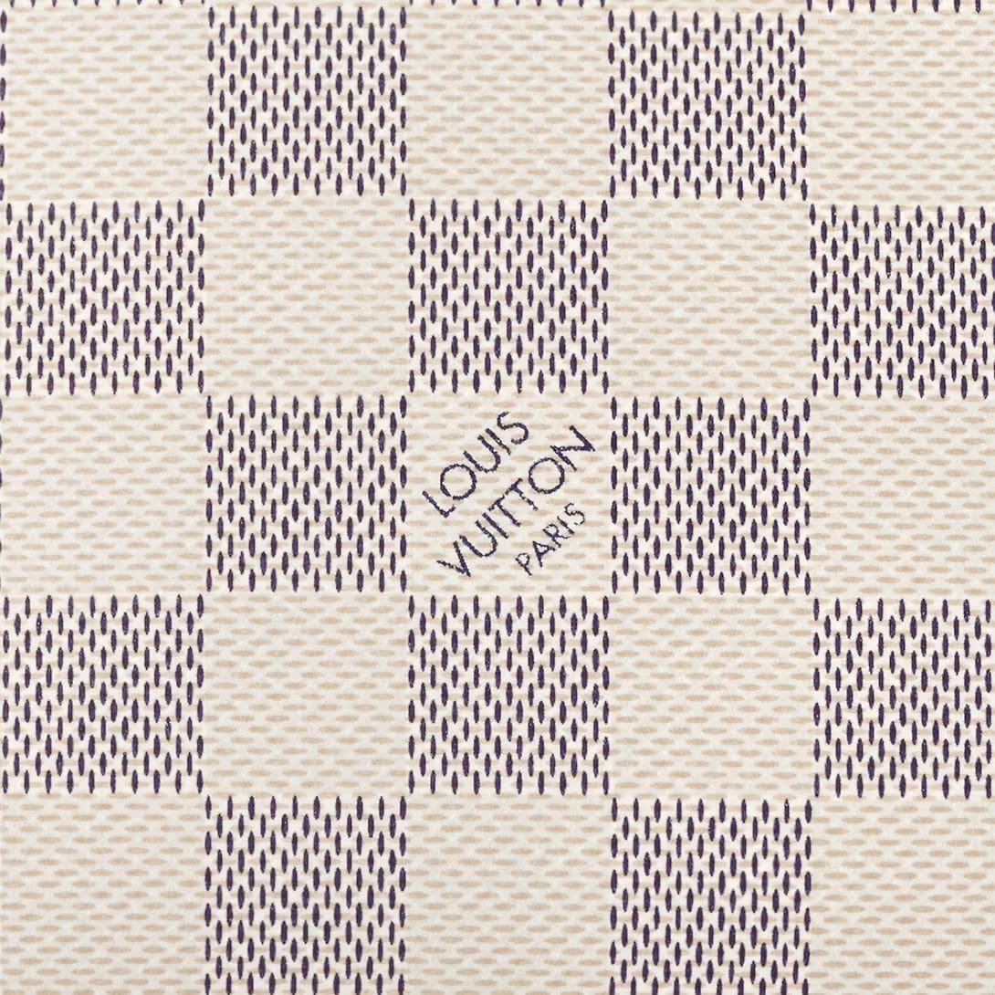 LOUIS VUITTON COSMETIC POUCH - Image 4