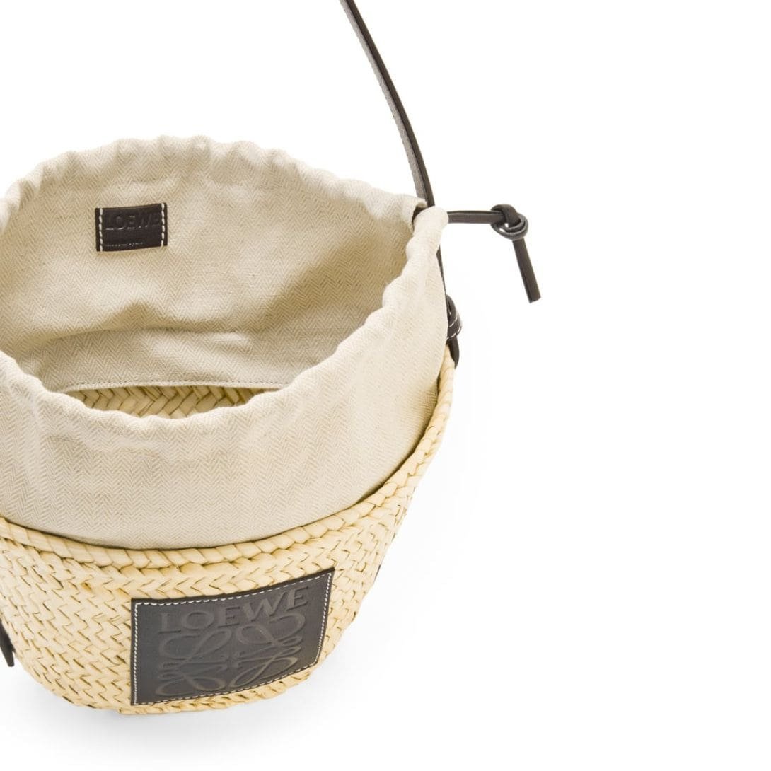 LOEWE BUCKET BAG WITH DRAWSTRING IN PALM LEAF AND CALFSKIN - Image 4