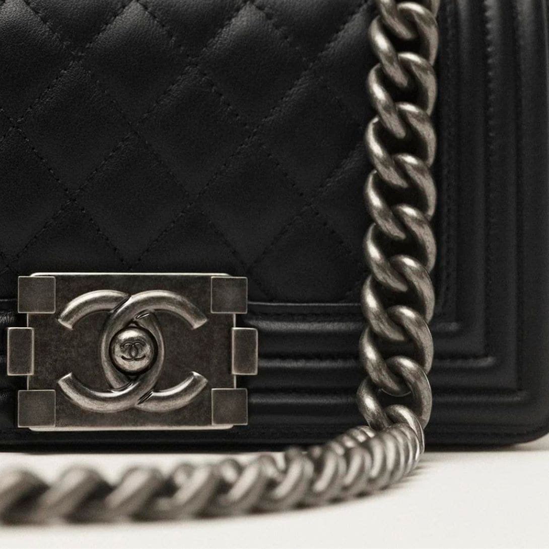 CHANEL SMALL BOY CHANEL HANDBAG - Image 4