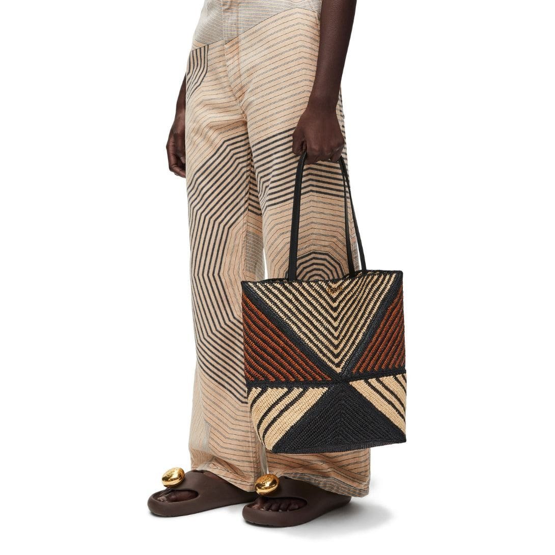 LOEWE PUZZLE FOLD TOTE BAG IN RAFFIA - Image 10