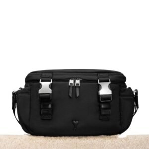 AMI DE COEUR MESSENGER BAG IN BLACK