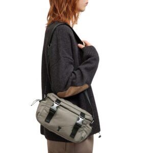 AMI DE COEUR MESSENGER BAG IN TAPUE