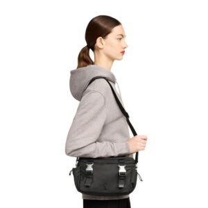 AMI DE COEUR MESSENGER BAG IN BLACK