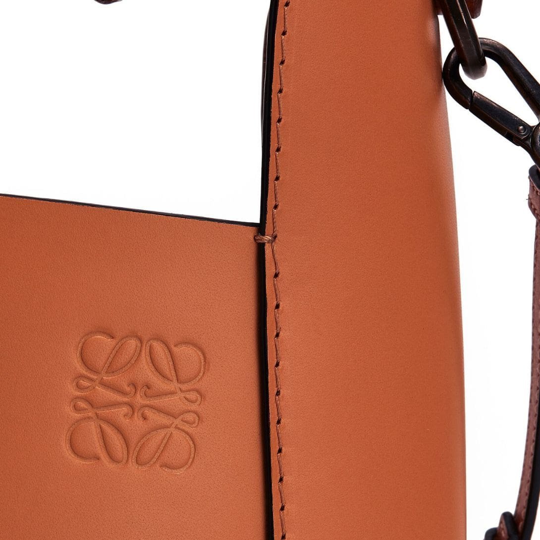 LOEWE BAMBOO BUCKET BAG IN CALFSKIN - Image 4