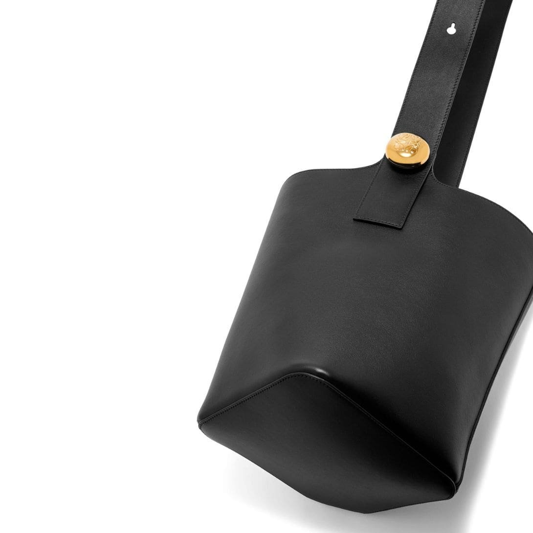 LOEWE MEDIUM PEBBLE BUCKET BAG IN SOFT CALFSKIN - Image 7