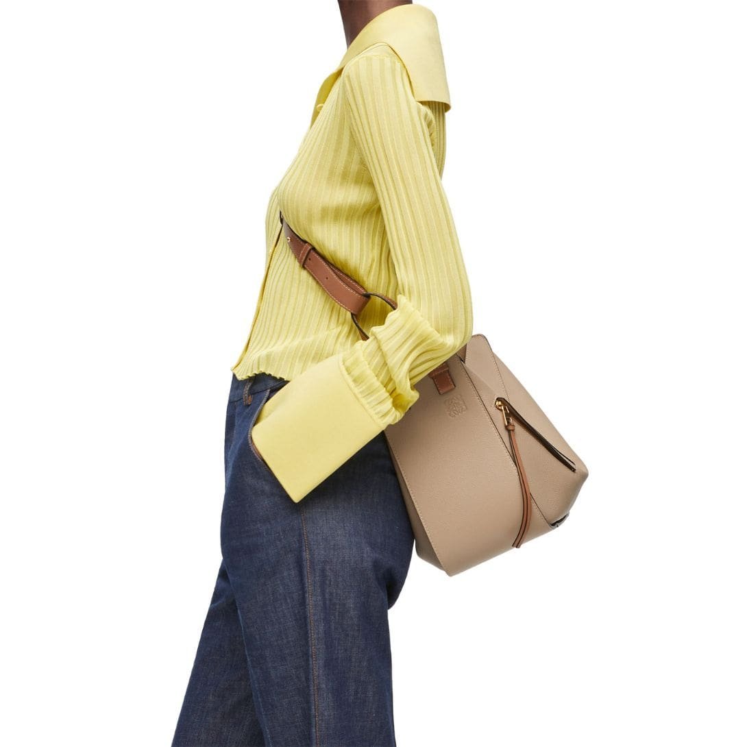 LOEWE SMALL HAMMOCK BAG IN SOFT GRAINED CALFSKIN - Image 9