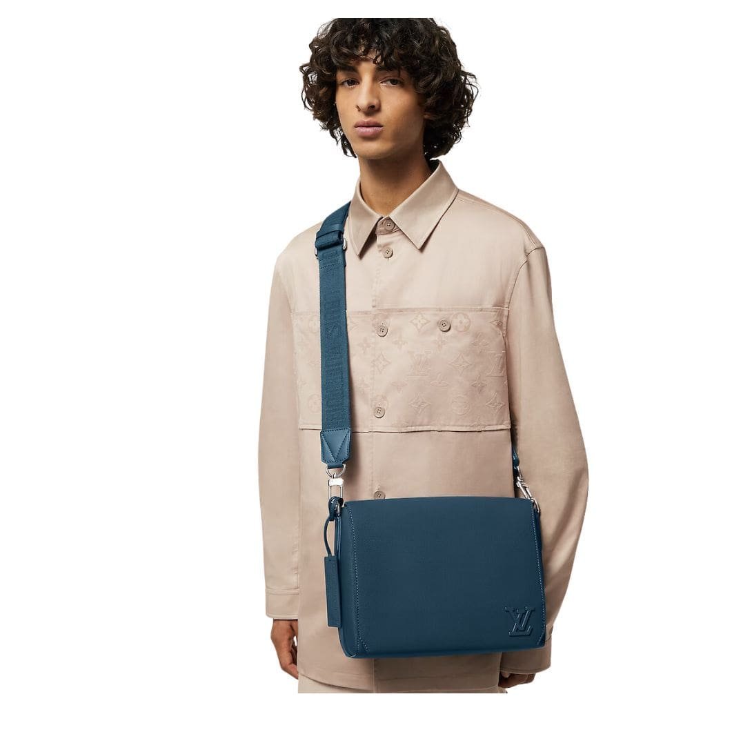 LOUIS VUITTON TAKEOFF MESSENGER - Image 7
