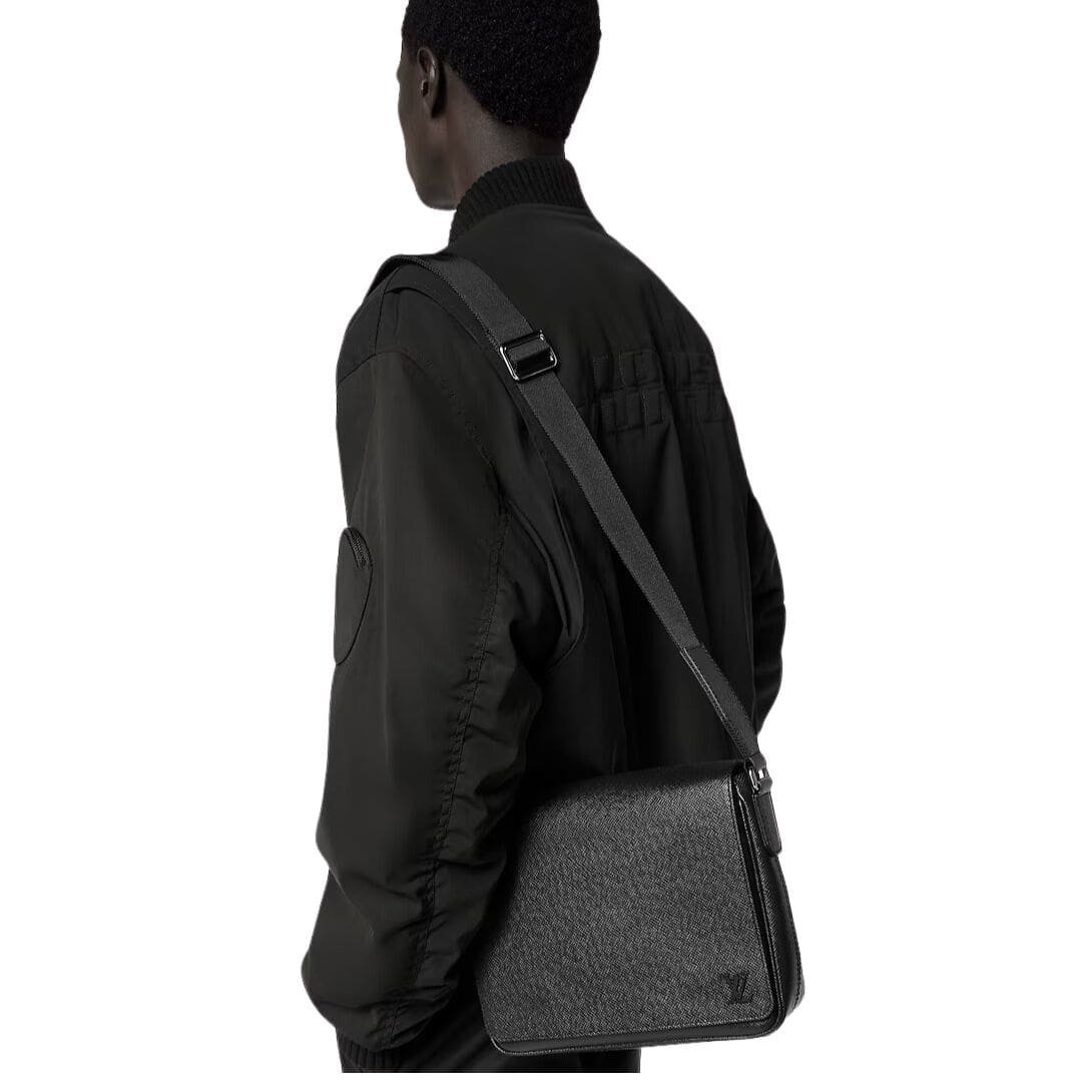 LOUIS VUITTON DISTRICT PM - Image 8