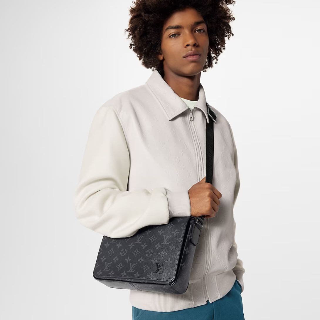 LOUIS VUITTON DISTRICT PM - Image 8