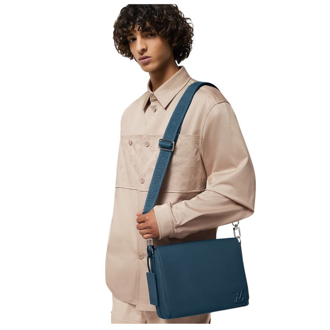 LOUIS VUITTON TAKEOFF MESSENGER - Image 8