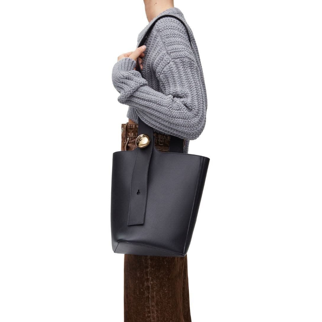 LOEWE MEDIUM PEBBLE BUCKET BAG IN SOFT CALFSKIN - Image 9