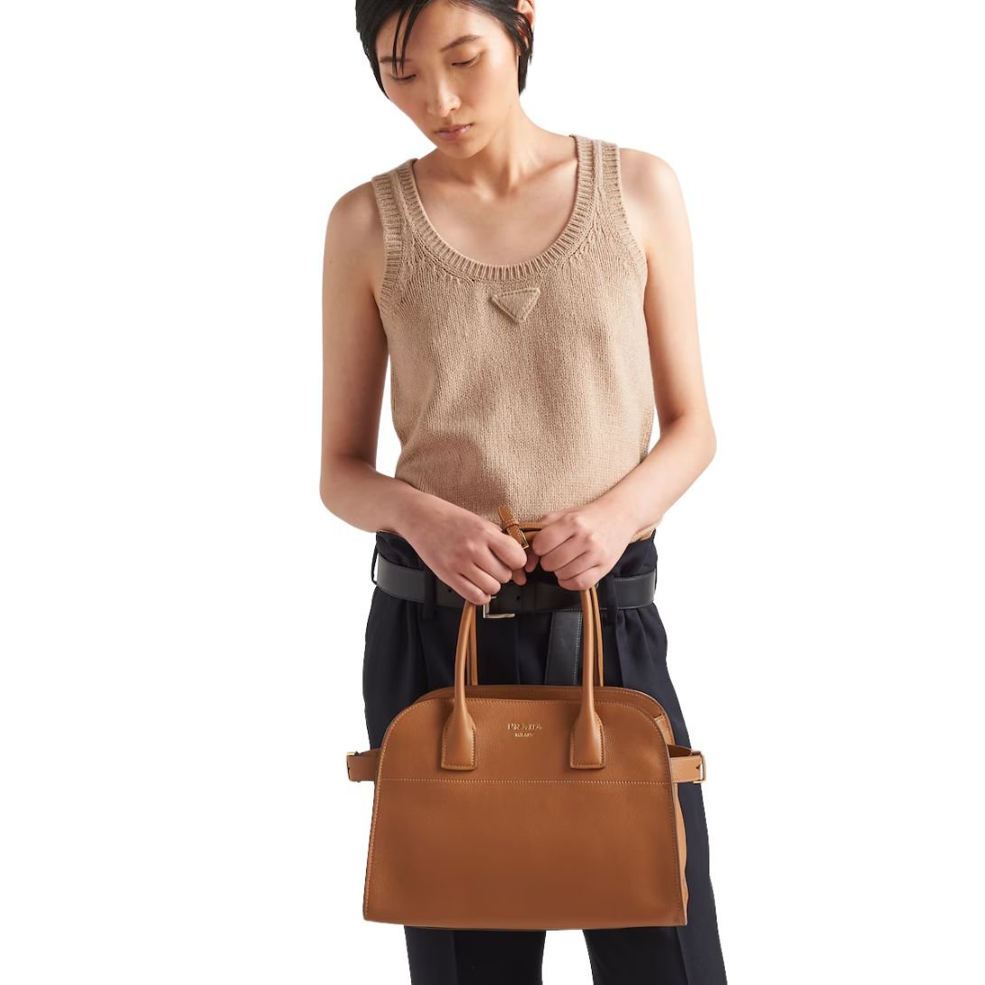 PRADA MEDIUM LOGO-STAMP LEATHER TOTE BAG WOMEN CARAMEL