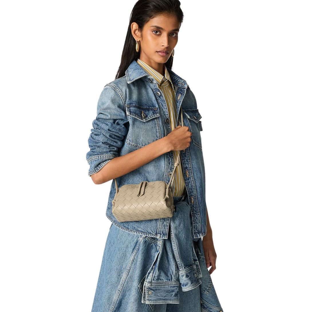 BOTTEGA VENETA WOMENS CONCERT POUCH IN ECRU