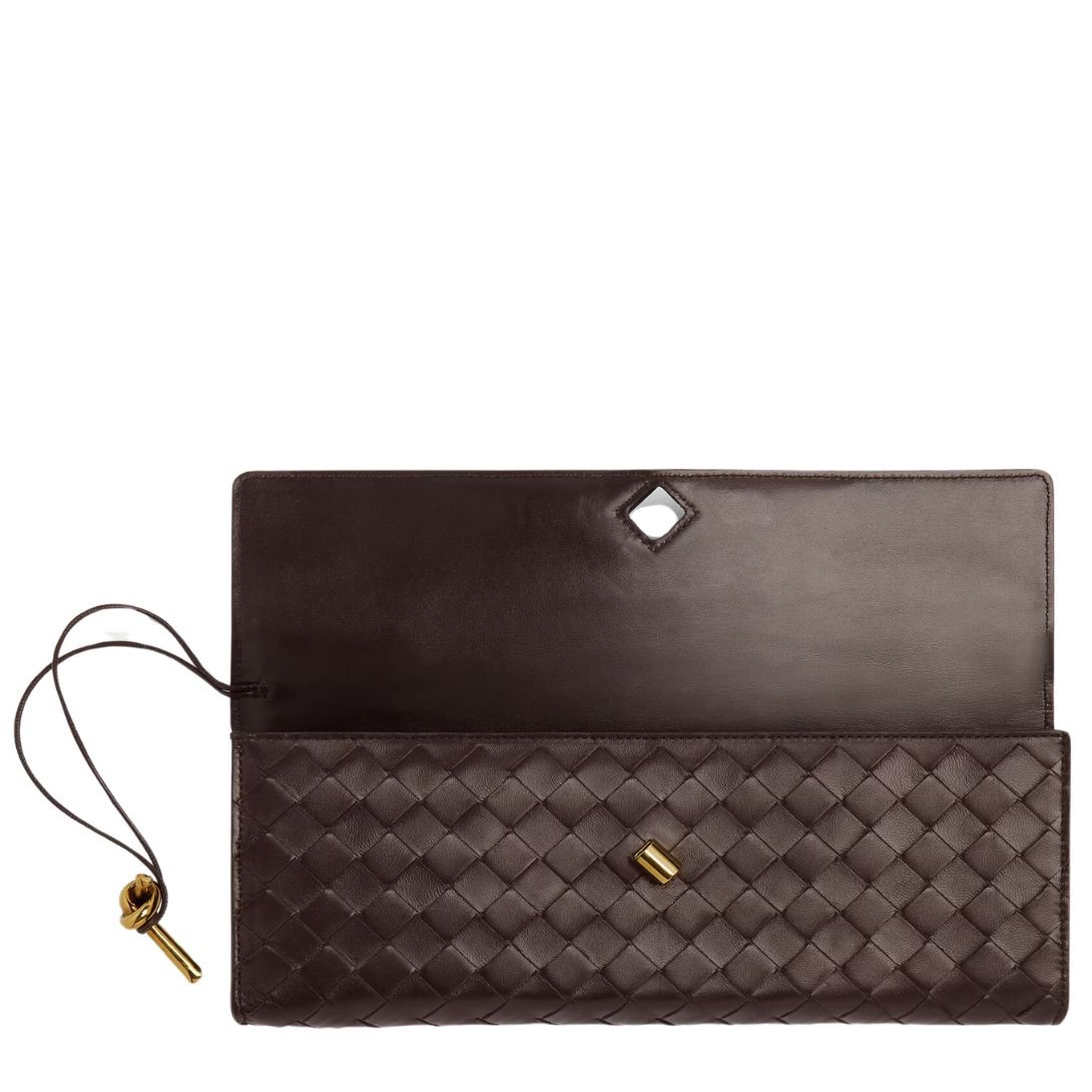 WOMEN BOTTEGA VENETA ANDIAMO CLUTCH FONDANT