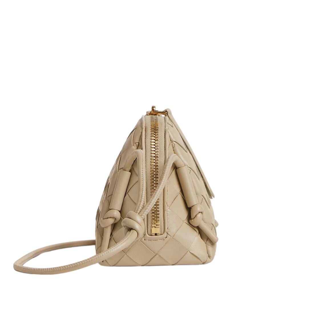 BOTTEGA VENETA WOMENS CONCERT POUCH IN ECRU